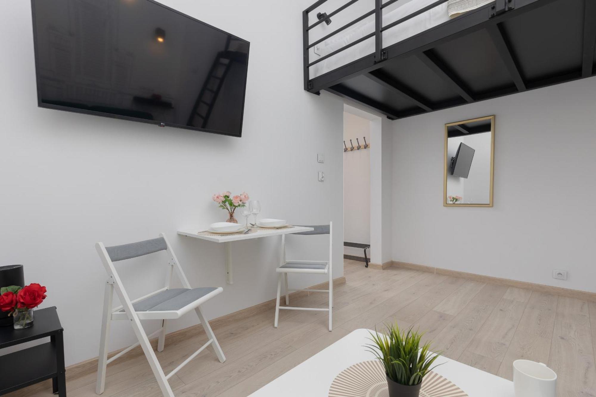 Aleja Wyzwolenia Studio with Mezzanine Warsaw Downtown by Noclegi Renters Екстериор снимка